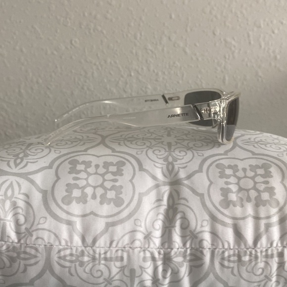 Arnette Chrome Sunglasses - Picture 4 of 4